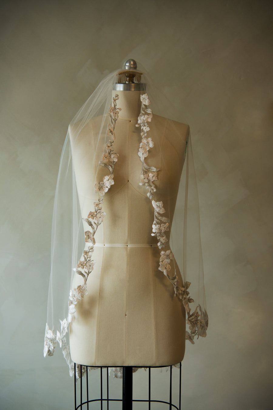 Primevère fingertip veil front view on mannequin showing embroidered florals